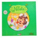 NICOLE SE VA A BAÑAR